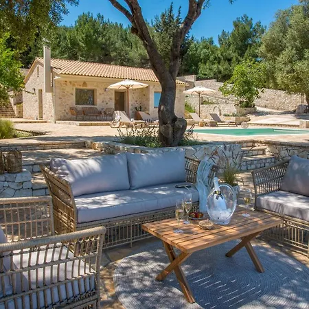 Stamateli, Вилла *