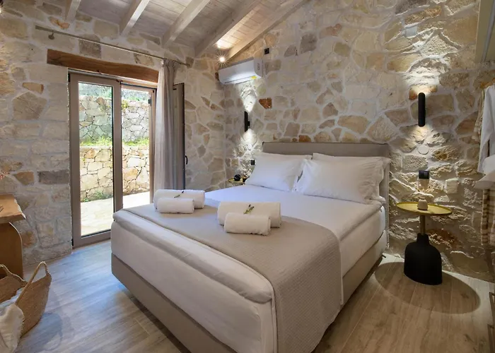 Stamateli, Αντίπαξος